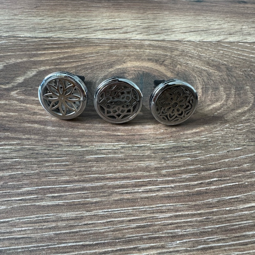 Essential Oil Set with Diffuser Clips - Picture 2 of 4